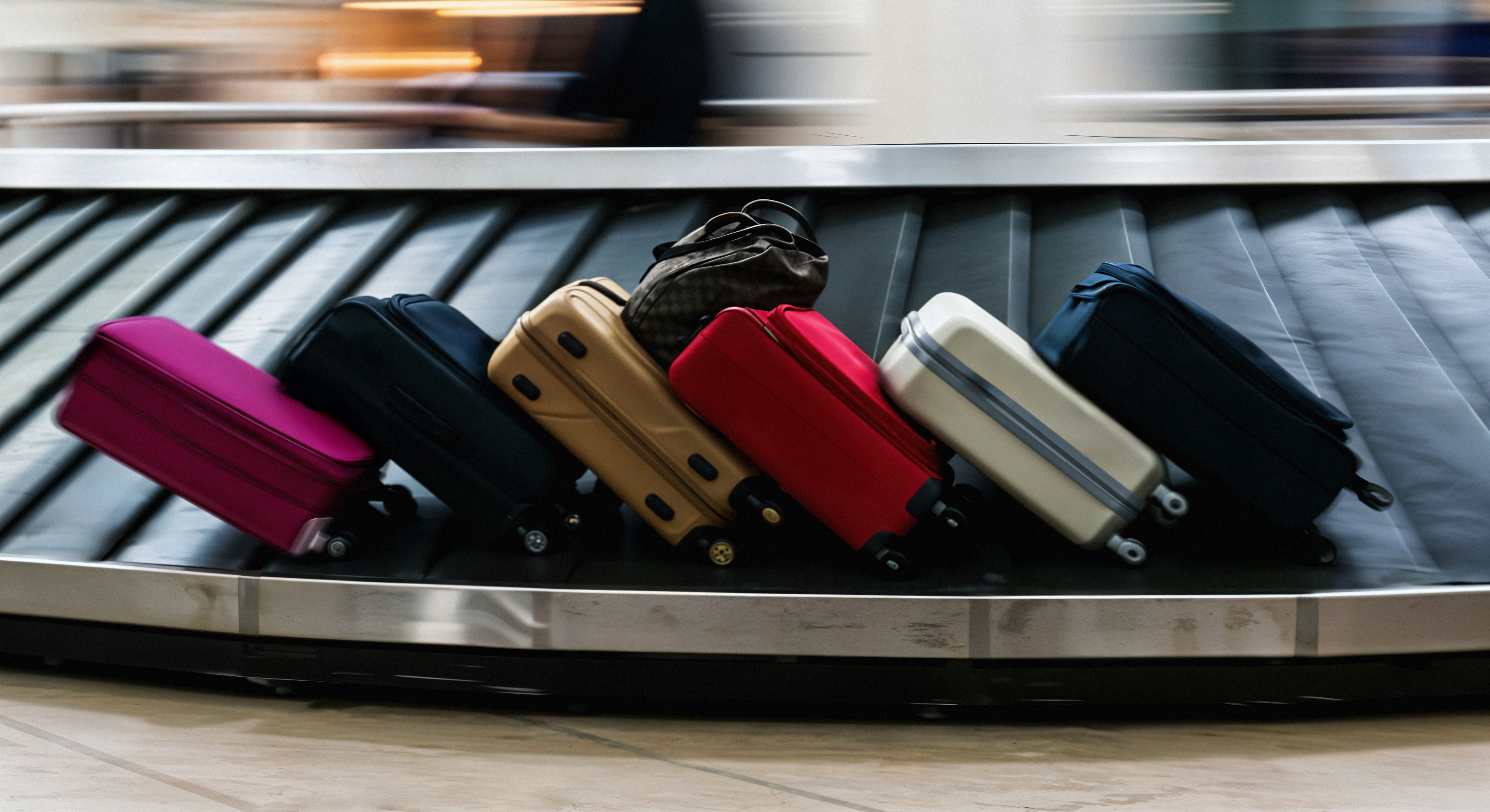 suitcases-conveyor-belt-airport (1).jpg
